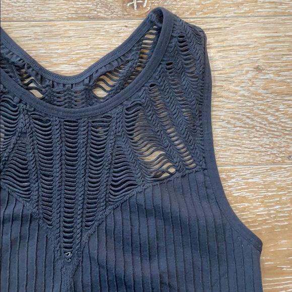 Express Crop Top - Picture 3 of 4